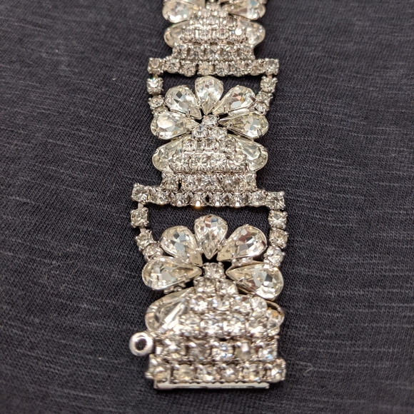 Vintage Glam Rhinestone Bracelet - Picture 3 of 8